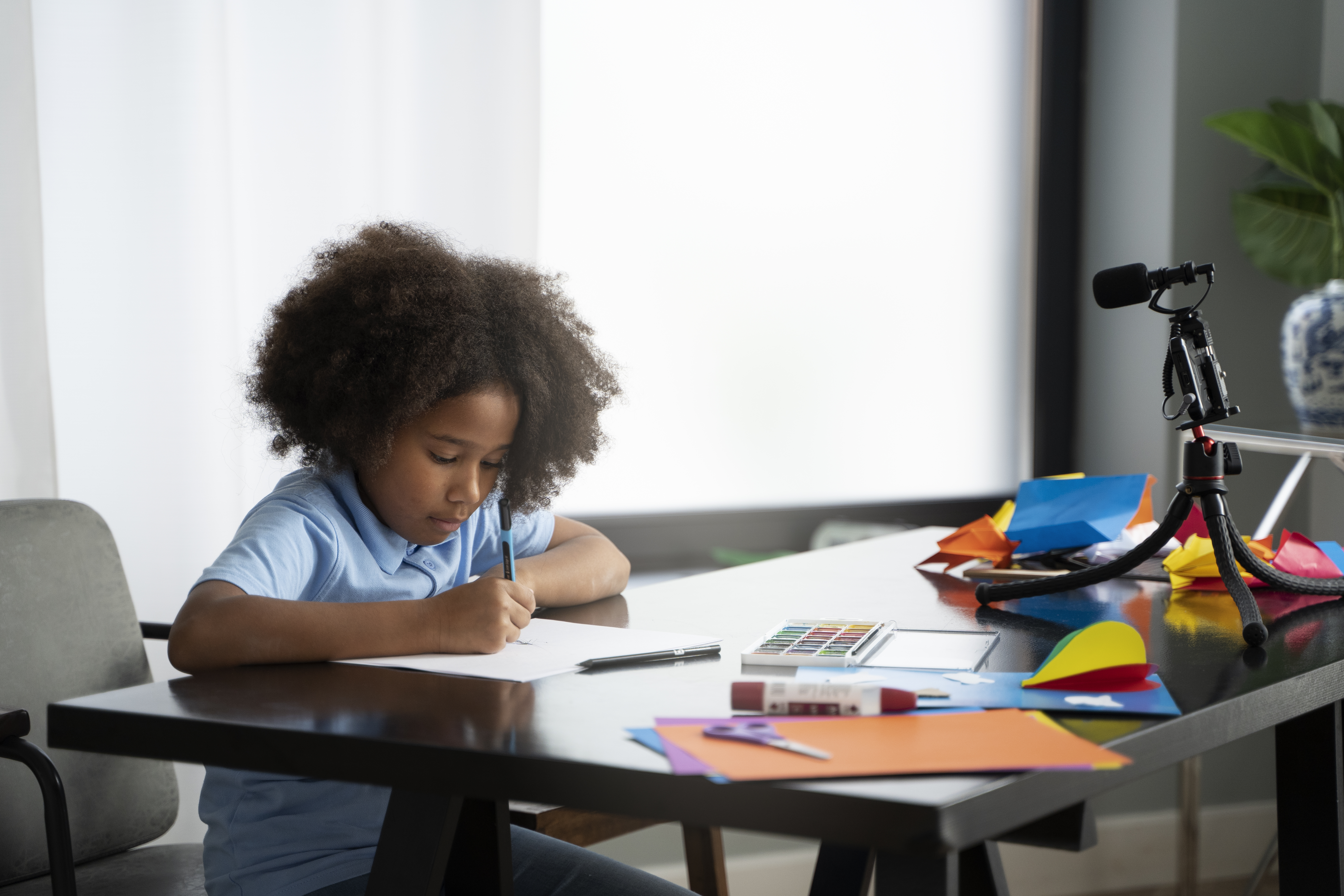 Young kid streaming a class online